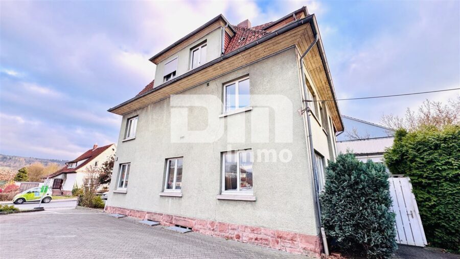 Villenartiges 1-3 Familienhaus mit viel Platz für die große Familie und viele weitere Möglichkeiten - Seitenansicht